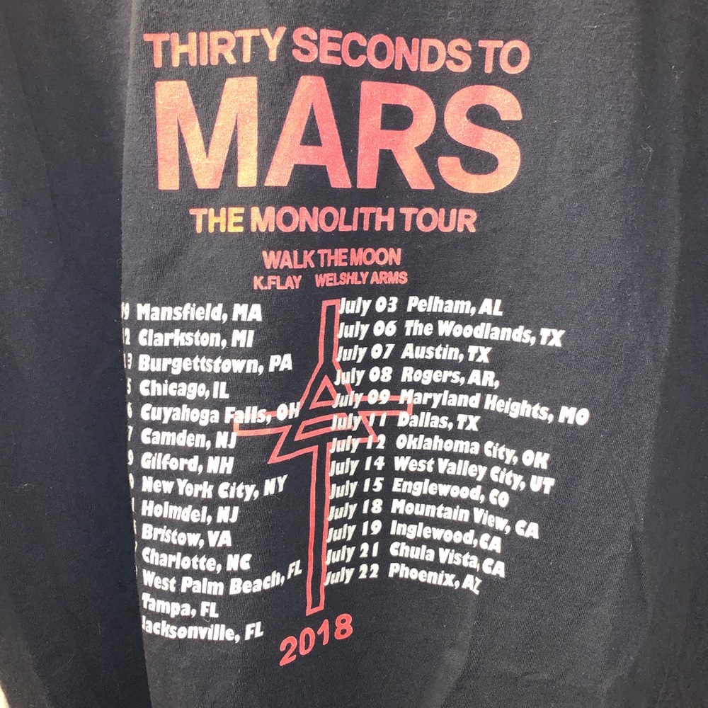 Super soft, men’s rare concert T-shirt.